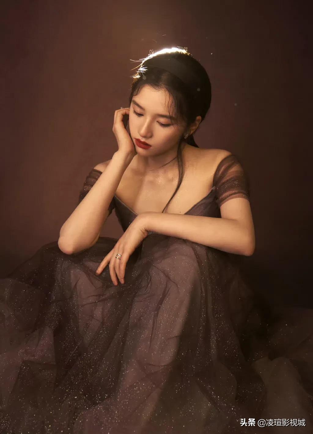 明星壁纸图片分享：张婧仪（1）