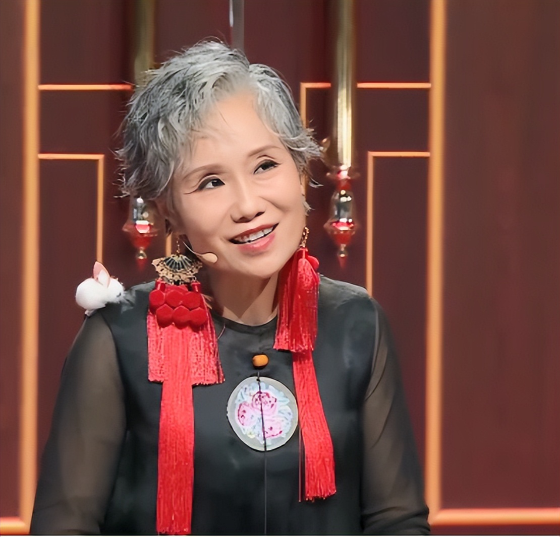 新改版的《星光大道》2022年7月第一期开始了怎么开场主持人换了