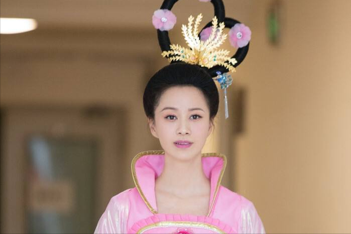 倪虹洁：曾寄人篱下，沦为18线小演员，如今总算“活”过来了