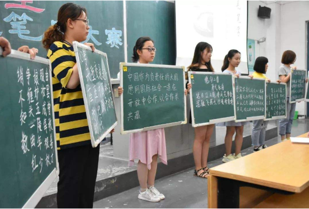 想考“教师编”的学生，4门学科值得选择，需求大好就业上岸容易