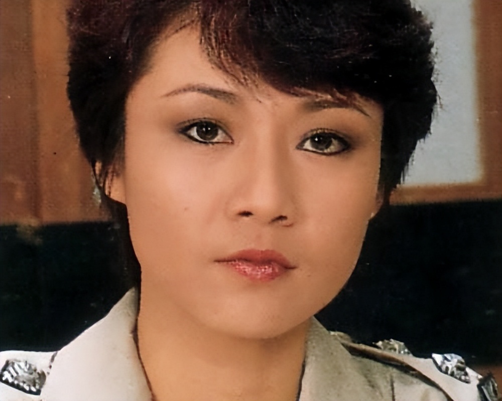 《上海滩》42年过去，演员差距大，男二66像36岁，2位老戏骨离世