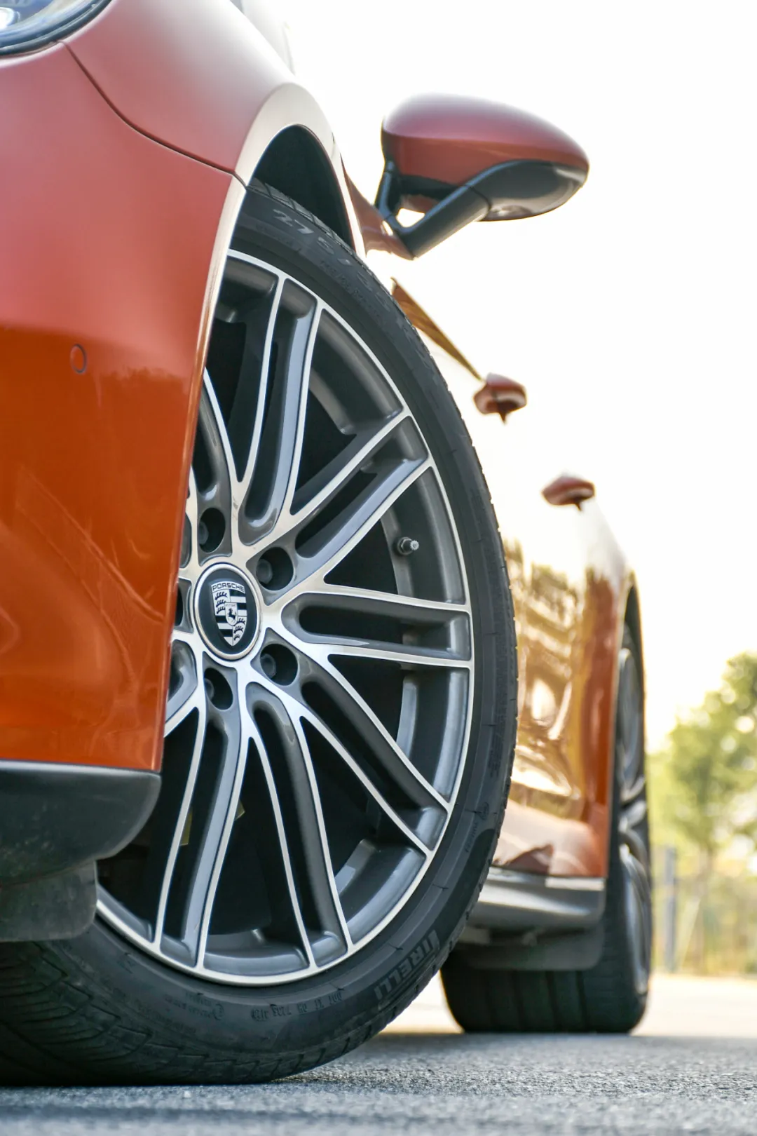 跑车的操控,豪车的舒适,这台保时捷比奔驰更香?