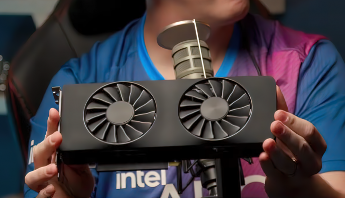 英特尔锐炫 A770 限量版旗舰独显亮相，配备 RGB 灯条