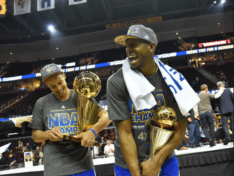 与nba合作的企业有哪些(都说NBA打压非耐克球员，又有哪些其他品牌旗下球员拿到过MVP呢？)