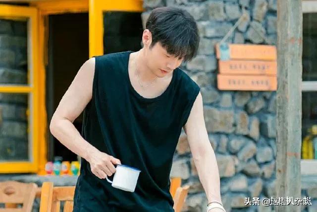 向往的生活：嘉宾大面积翻车的一期，何炅和彭昱畅逆势好评