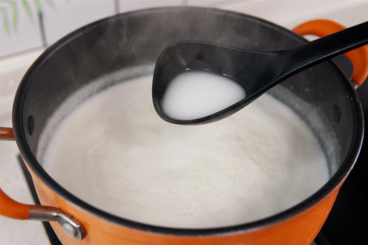 天天喝牛奶还会骨质疏松？医生提醒：忽视这2点，喝再多都没用