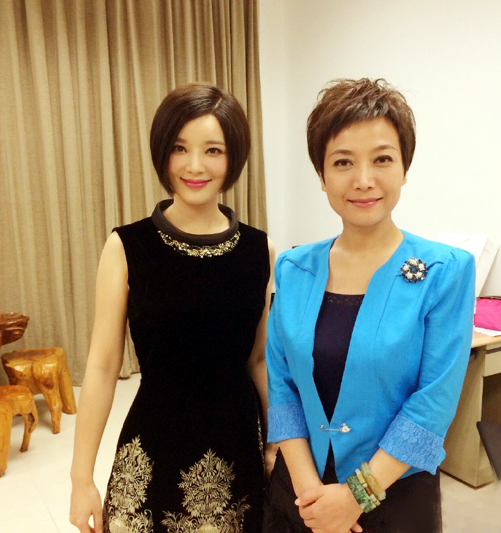 蝴蝶b真人图片大全(著名主播胡蝶) - 赤虎壹号