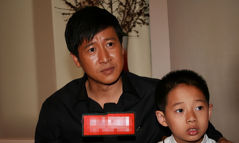 张国强：被前妻嫌穷抛弃，40岁二婚带子娶女明星，如今苦尽甘来