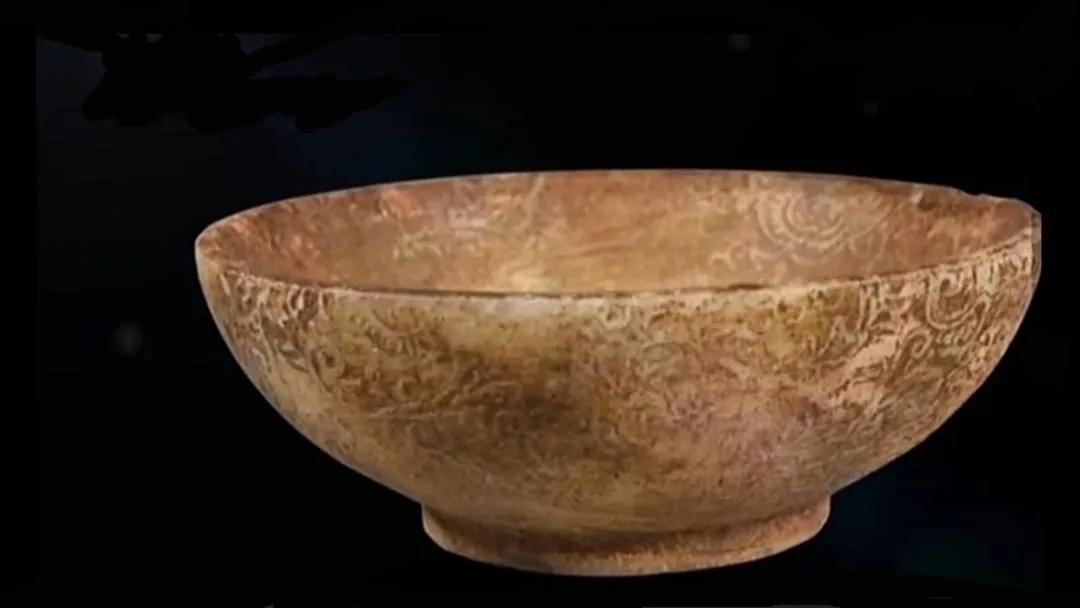 乾隆孝粉(乾隆年间的玉碗,古玩商十元都不收,拍卖公司估价300万)