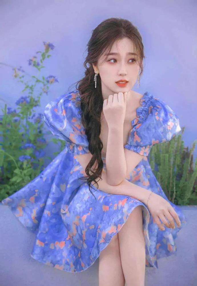 虞书欣美丽写真照