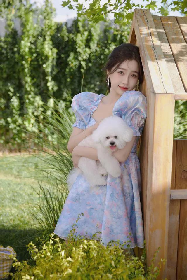 虞书欣美丽写真照