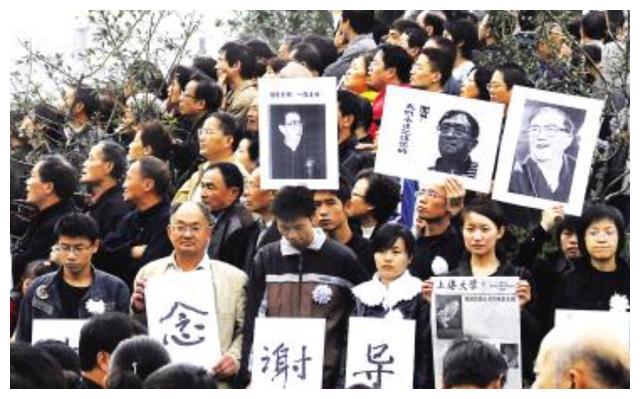 谢晋：4个子女3个低智，唯一正常的孩子患癌离世，一生比黄连还苦