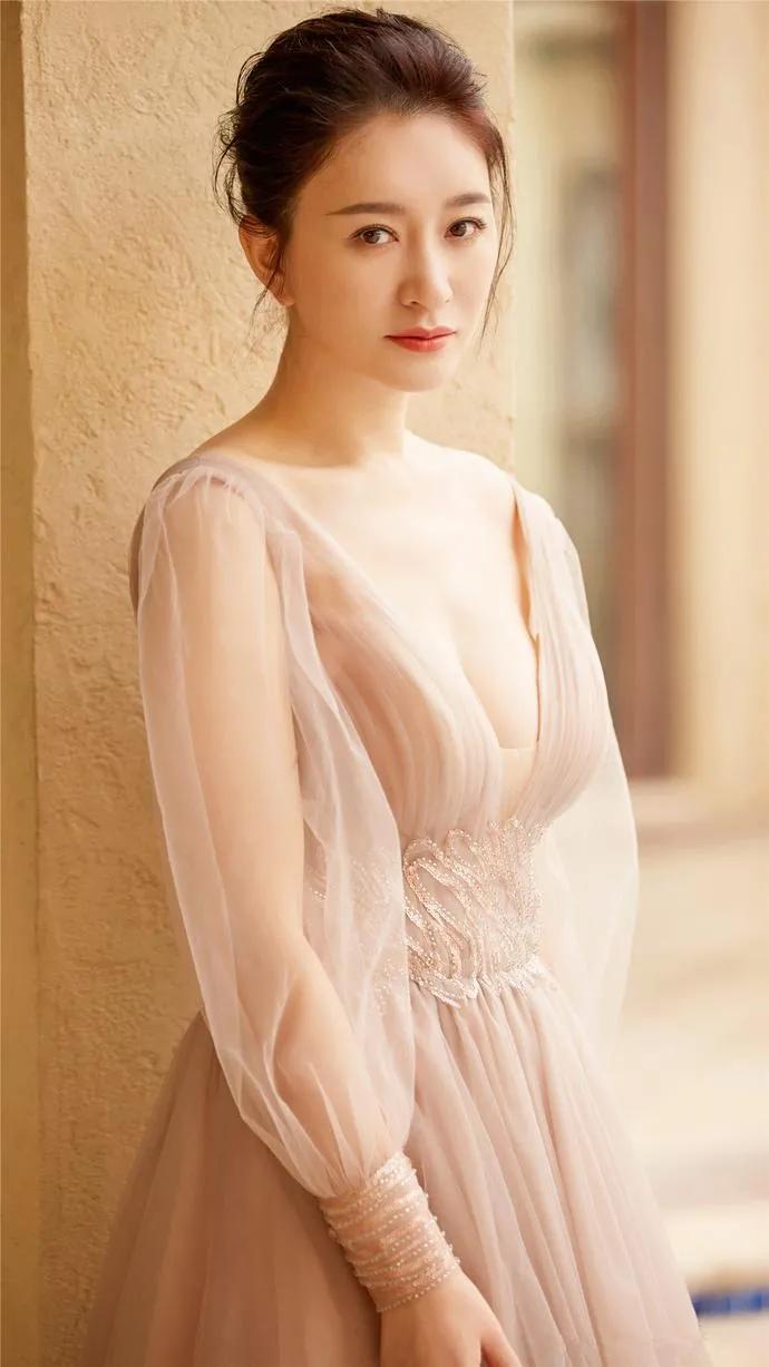 这三位年龄加起来快150岁的女星，才活出了中年女性应该有的魅力