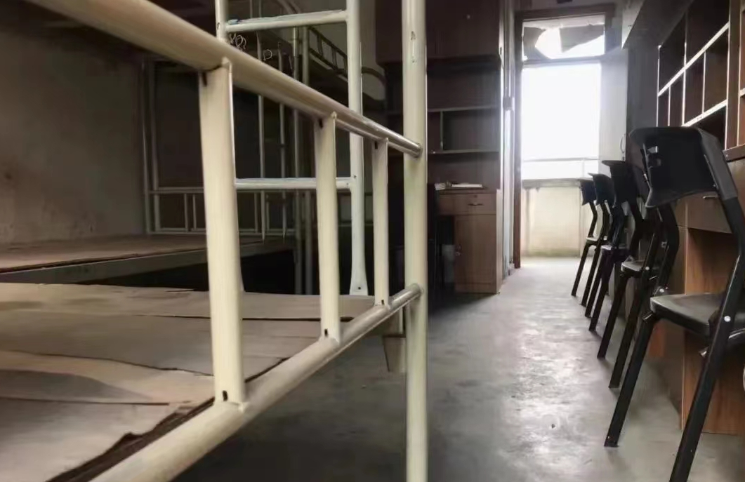 为了迎接新生，各大院校晒研究生宿舍环境，仿佛挣扎在贫困线上