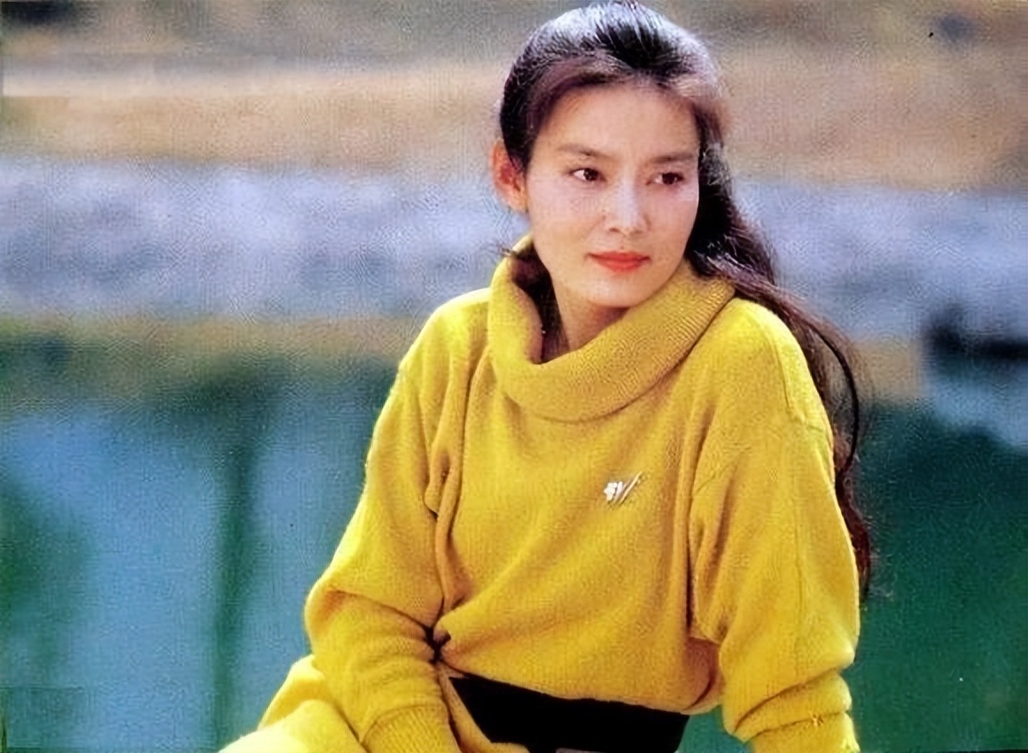 潘虹：离婚36年依旧单身，一生无儿无女，60岁以后有了烦心事