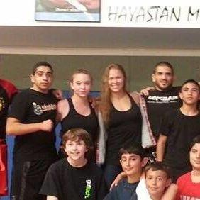 好莱坞美少女爆红！金发碧眼身材火辣，却被骂丑直播爆哭？