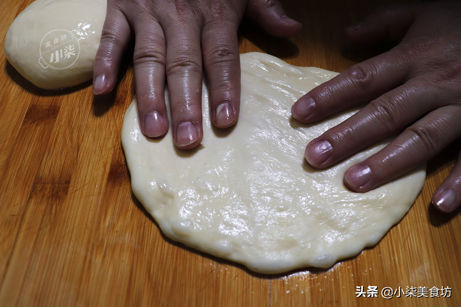 炸油饼时，切记不要直接揉面，早餐店老板教我2招，分享给大家