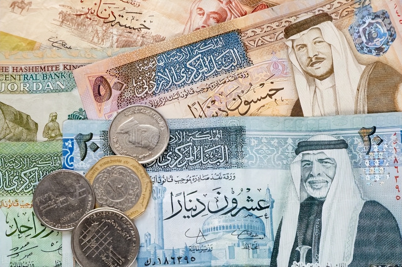全球最值钱的8大货币，第一名是科威特第纳尔第八名是美国