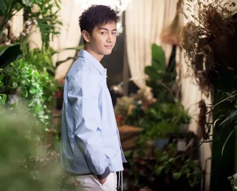 每日问答:迪丽热巴杨洋关系?刘亦菲男朋友?