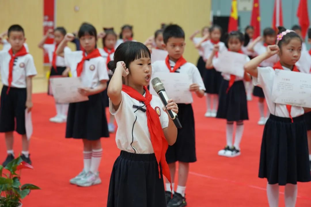 成都高新区朝阳小学举行2021级第一批新队员入队仪式