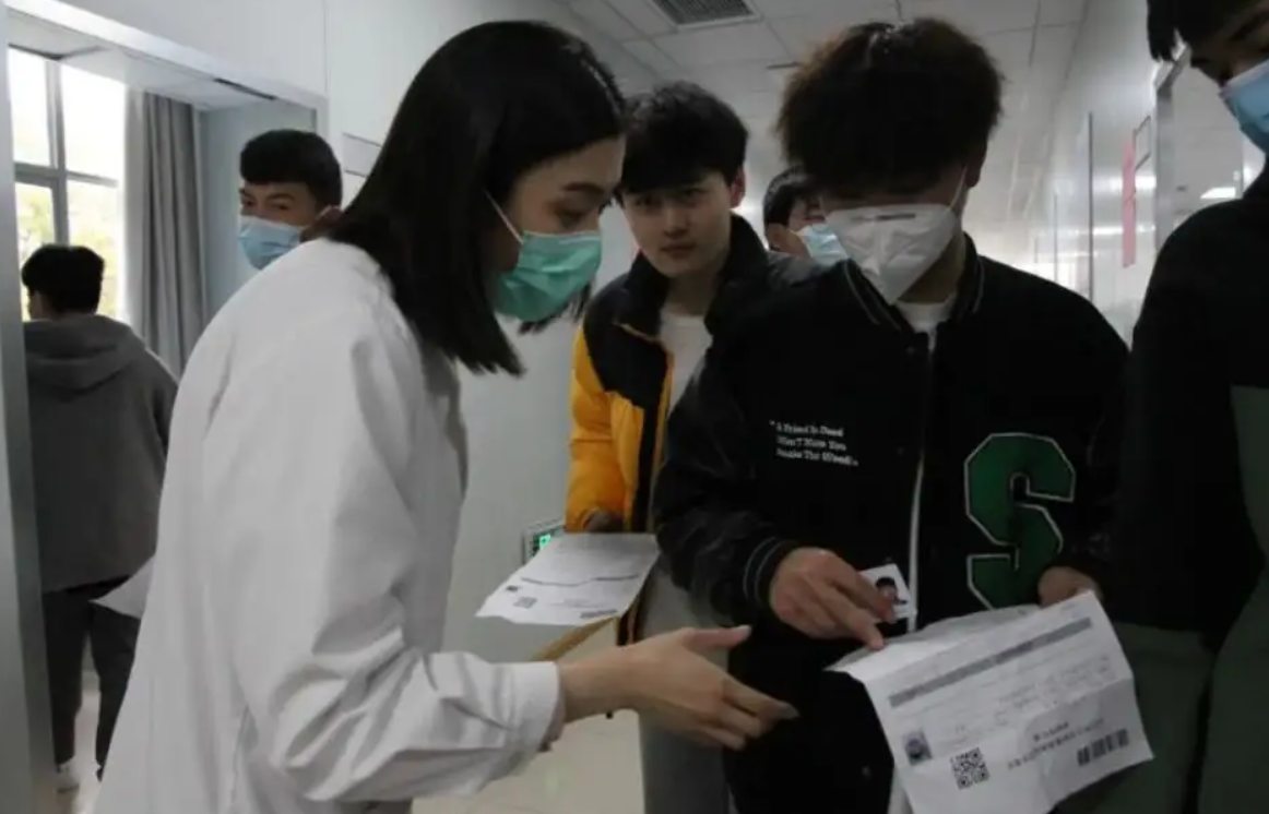 高考体检要全部脱光光？高三学生党表示很尴尬，医生：我也不想看