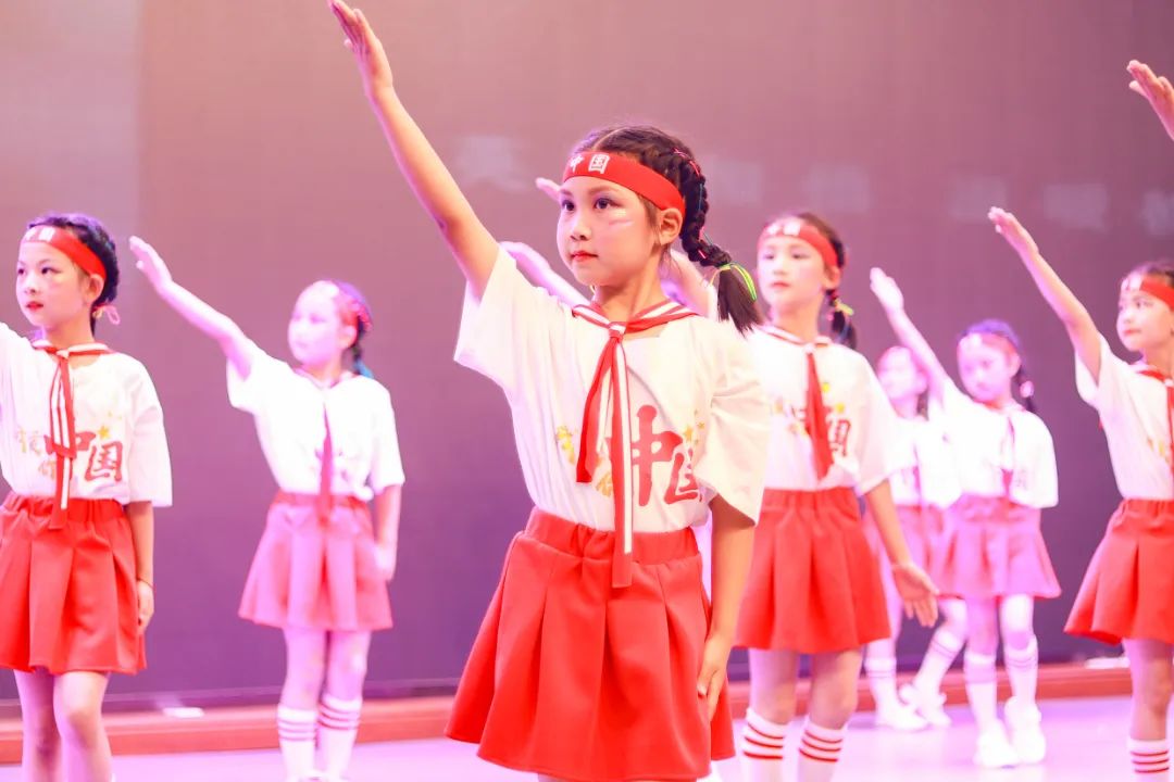 华阳实验小学举行“童星耀五月·艺术绽花开”群舞比赛（续）