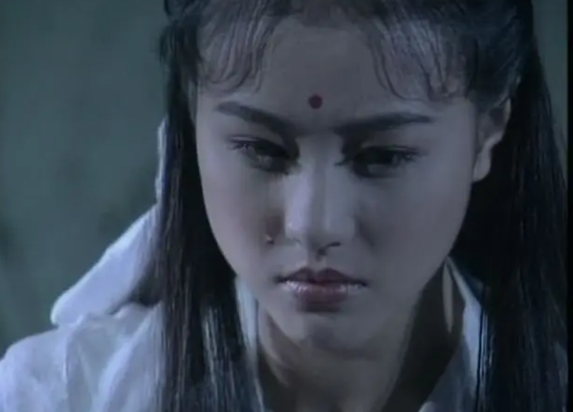 都演“周芷若”，把周海媚，高圆圆和佘诗曼放一起看，差别出来了