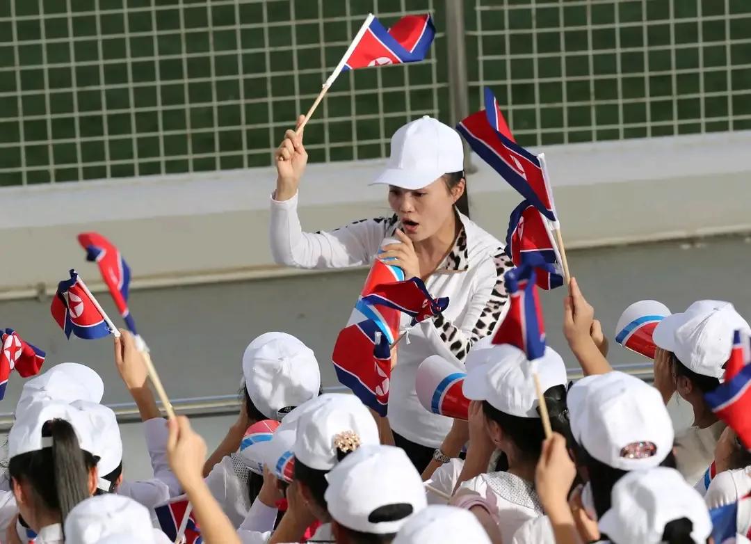 朝鲜国足2010世界杯预选赛（朝鲜足球队：让国际足联寄予厚望，国足男队的学习榜样、楷模）