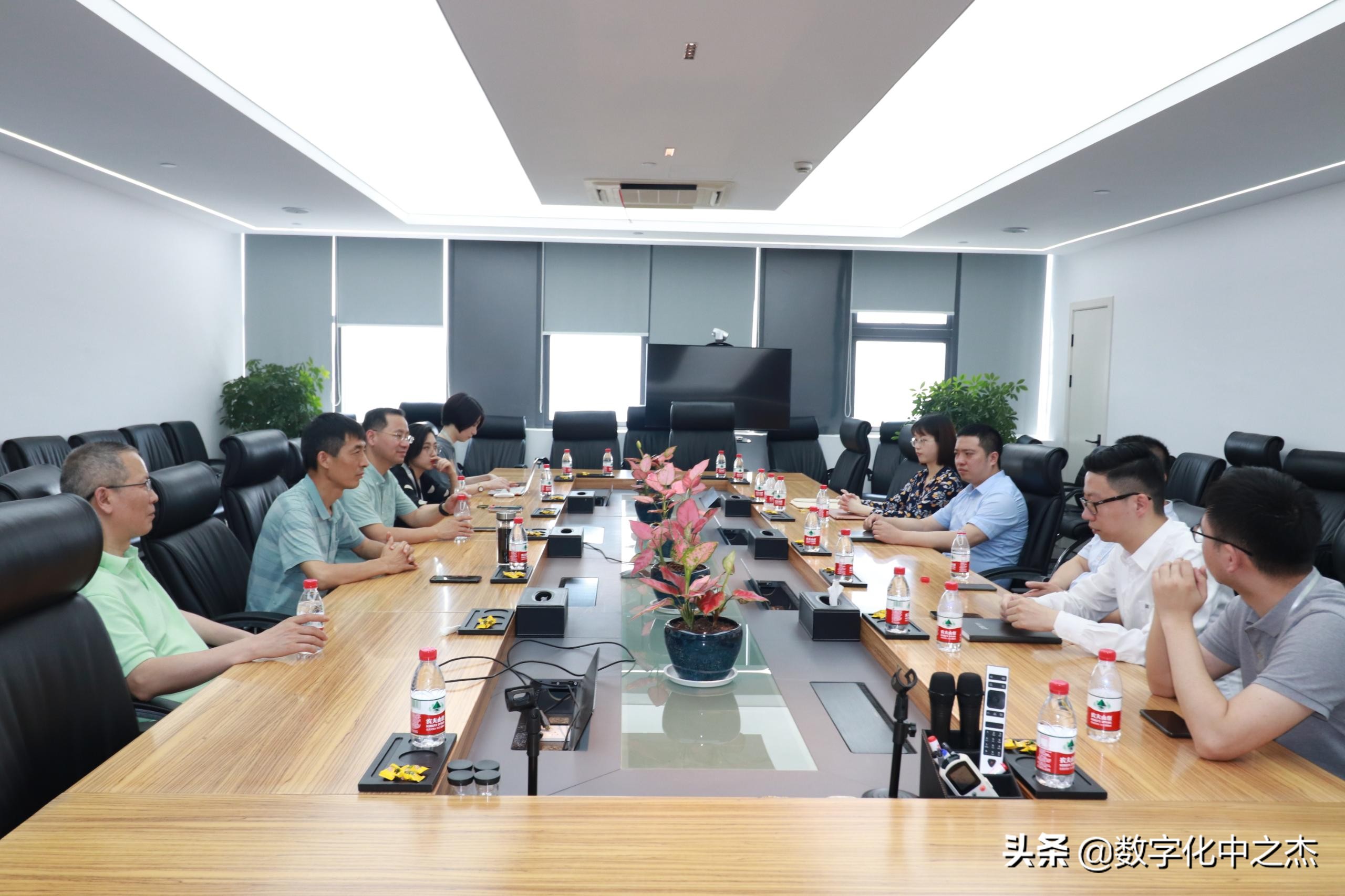 共筑数字未来，均普智能总裁解时来一行深入调研德沃克