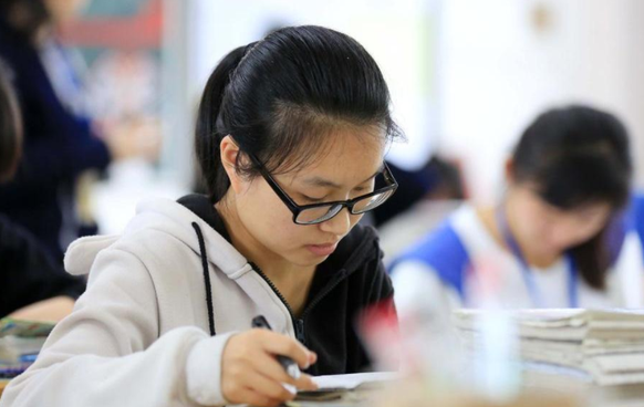 复旦大学“图书馆打卡”排行，第一名每年去1424次，学渣直言打扰