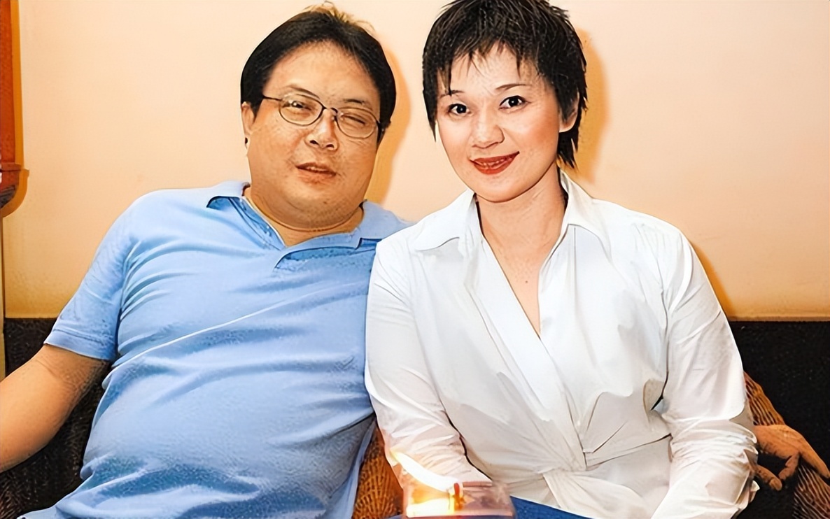 50岁柯以敏再婚！丧夫4年后终走出阴霾，和二婚老公被赞有夫妻相