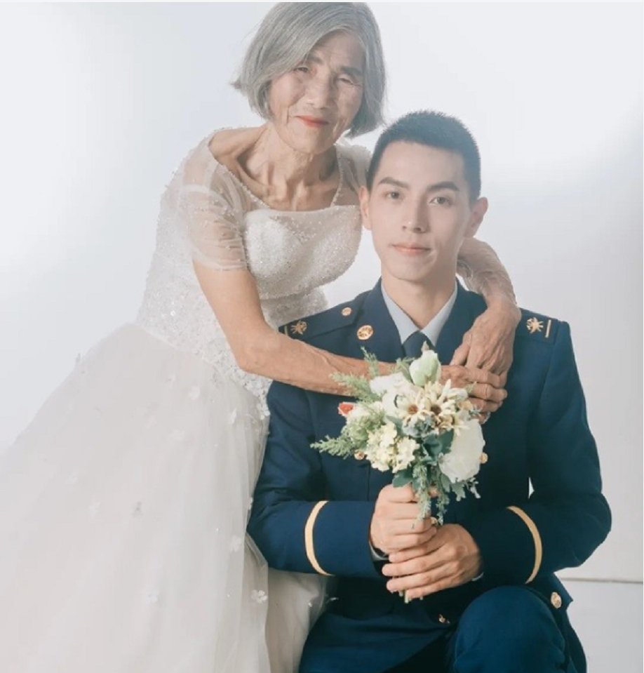 2021年，江西省24岁年轻人和85岁老人拍摄了“婚纱照”。