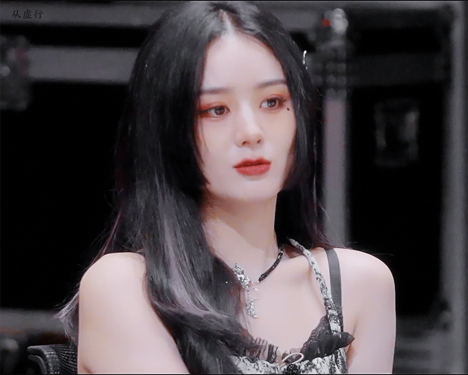 赵丽颖的暗黑造型真的太好看了！典型的病娇美人呀