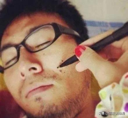 他是“右手女友”的创造者！单身一人，却活出情侣热恋时的幸福感