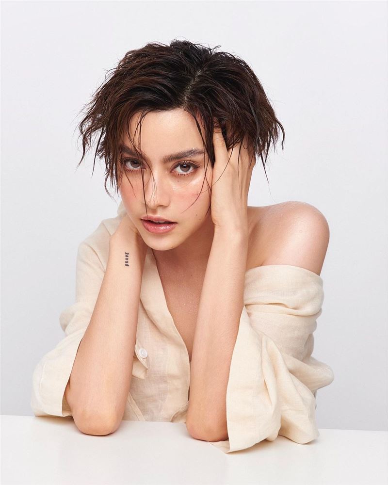 27岁混血女星脑癌未清，又意外发现乳腺癌