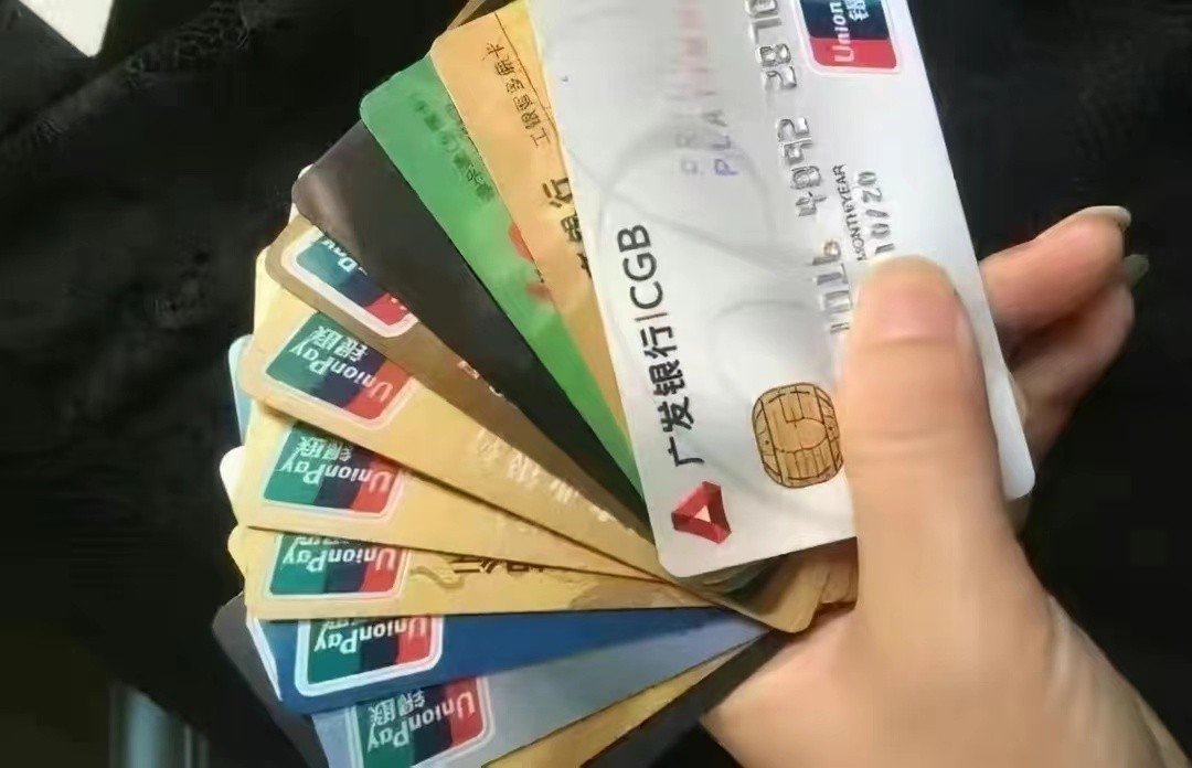 2019年，27岁女律师助理烧炭自尽：生前留下14张信用卡，欠款87万