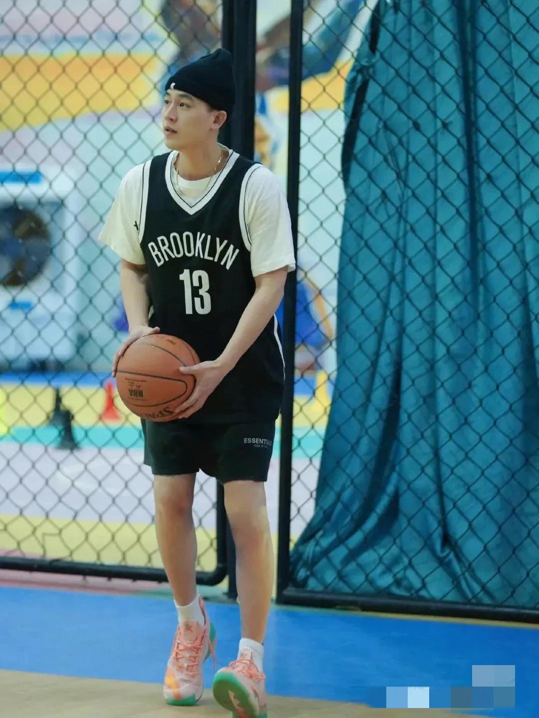 打篮球的男生真的很有魅力！8位男星，谁是你心中的“流川枫”?