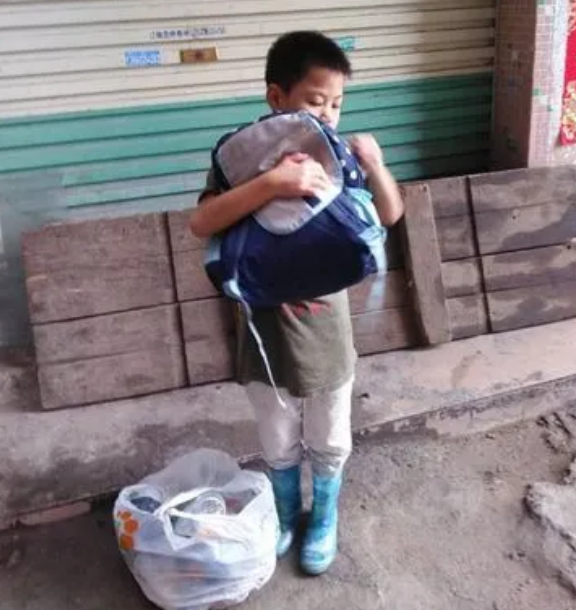 寒门“庞众望”靠捡破烂为生，高考744分上清华，网友：不负众望