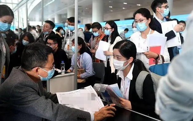 辅导员岗位“有多香”？211大学公开招聘，年薪18W起步还包编制