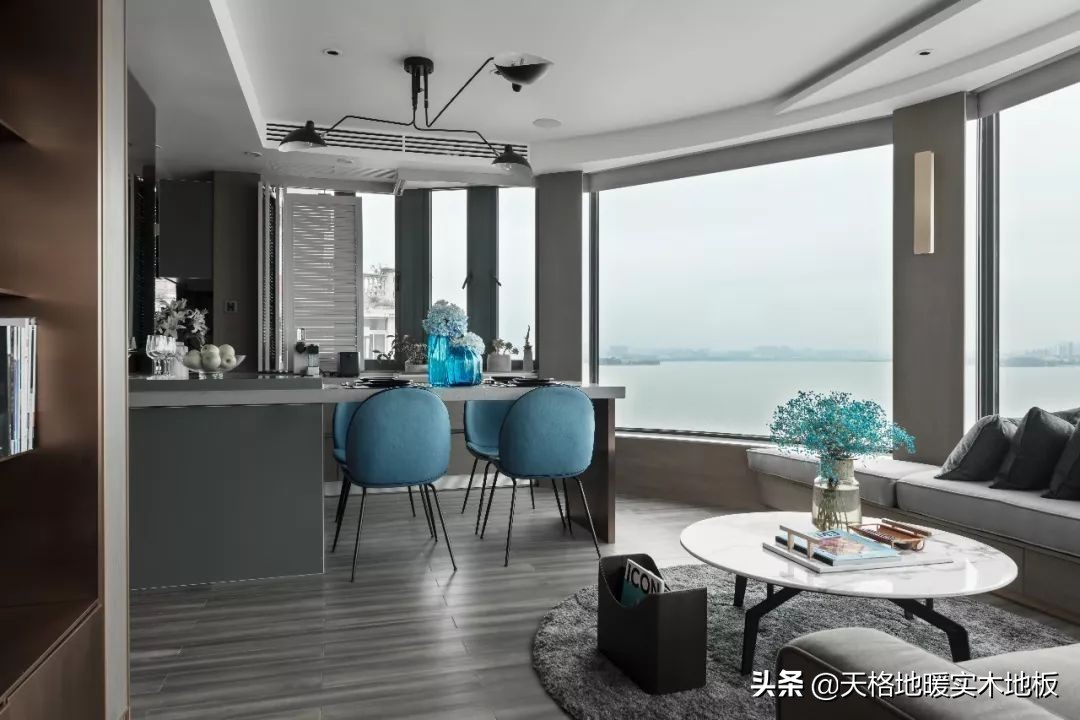 天格：家里铺木地板什么颜色好看？来看看《梦想改造家》如何选择