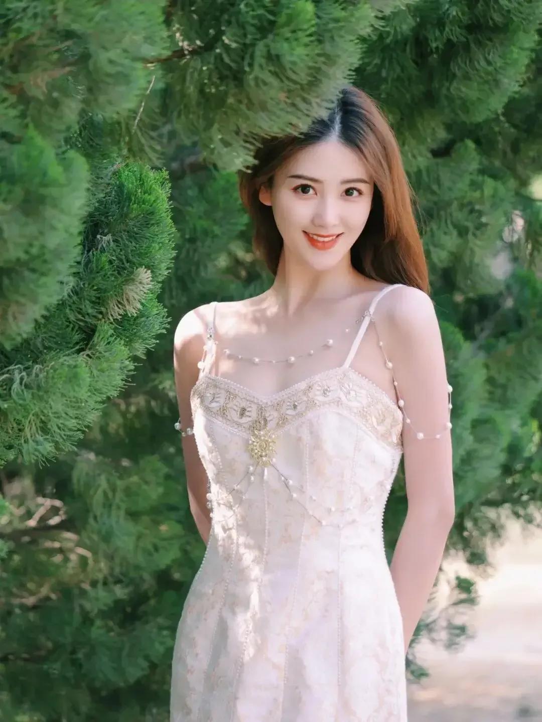 最美主持人李丹儿