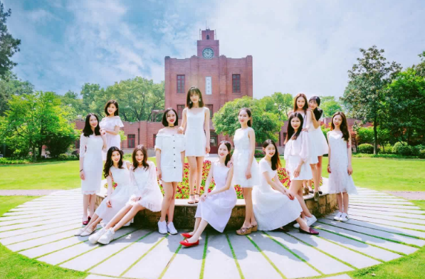 浙江大学的毕业照不一般，小姐姐肤白貌美大长腿，你心动了吗