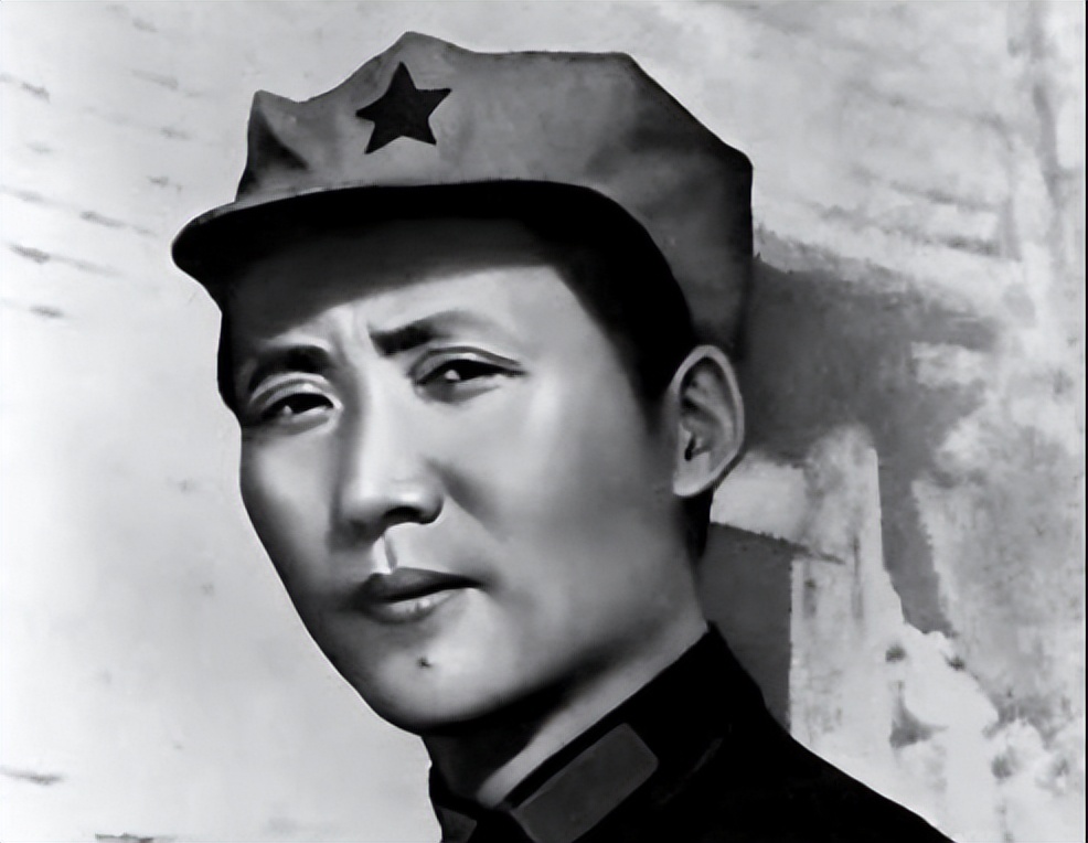 1961年，刘少奇参观毛泽东故居，盯着门匾说：这个字不妥