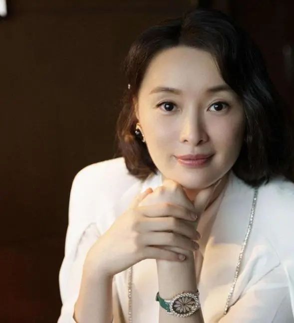 年过40还未嫁的10位女星：多人情史丰富，最小43岁最大者已达58岁