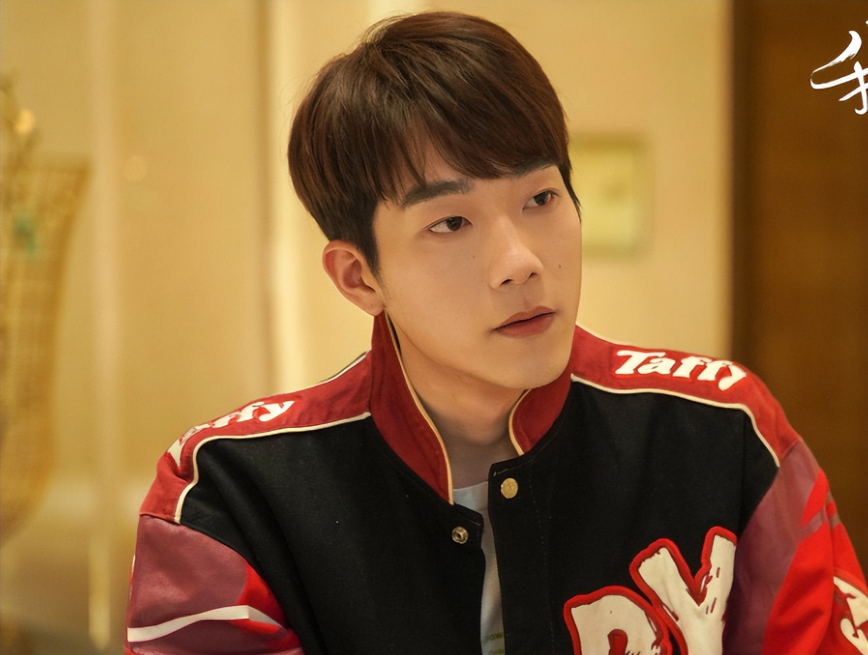 首日播放量破3700万，全程刷屏，笑出腹肌，《反转人生》凭什么？