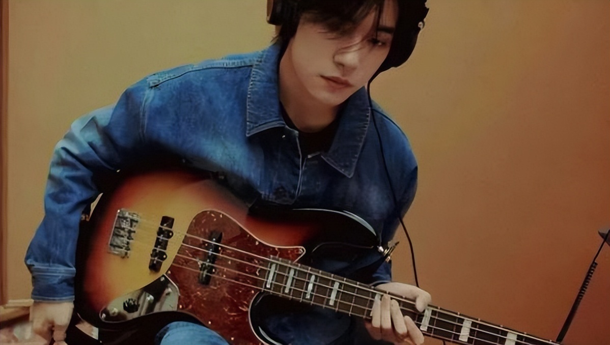 易烊千玺大学毕业了，被评为优秀毕业生，自曝大学生活有一个遗憾