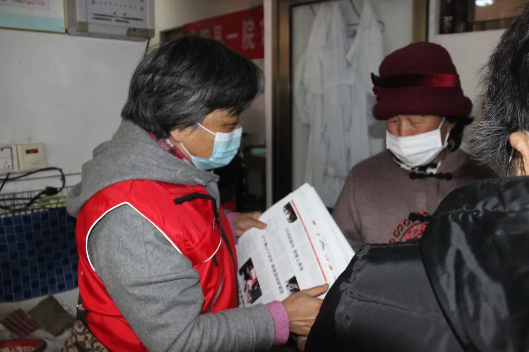 【志愿服务关爱行动】义诊入村送医药，百姓都把赞来点