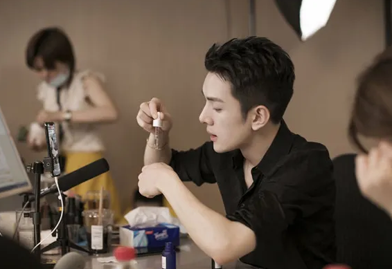 李佳琦招聘会计！月薪1.8W，学历要求不高，有会计证优先