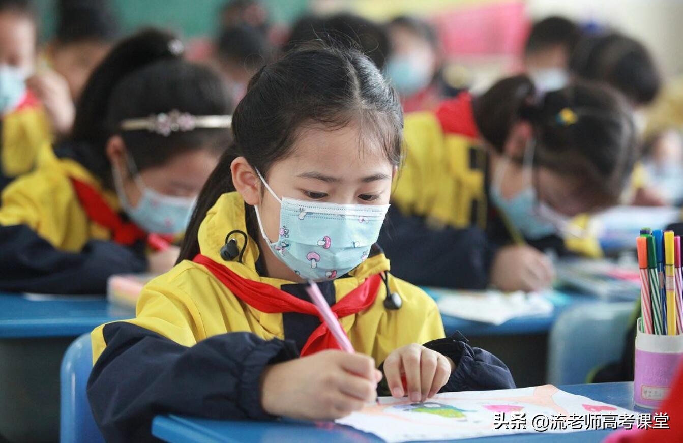 9岁女孩练字400天，字迹工整如印刷体爆红网络，人民日报发文表扬