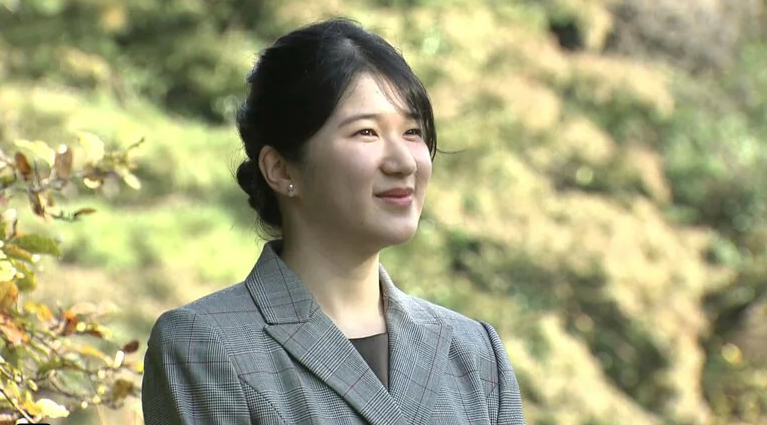 日本天皇独生女生日超穷酸？被网暴“最丑公主”，只能戴二手王冠